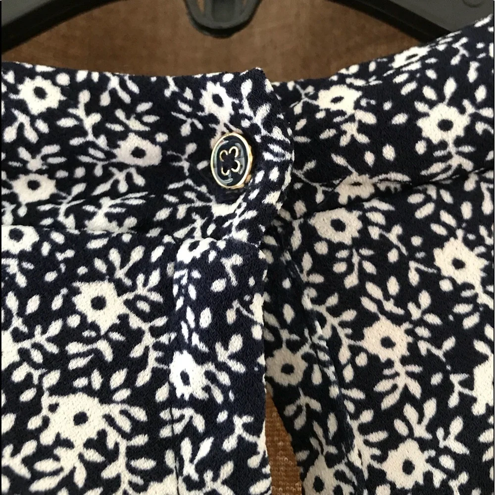 NWT. Adriana Papell. Pretty blue top - Picture 4 of 8